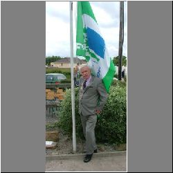 Jonny Mee & Green Flag.jpg
